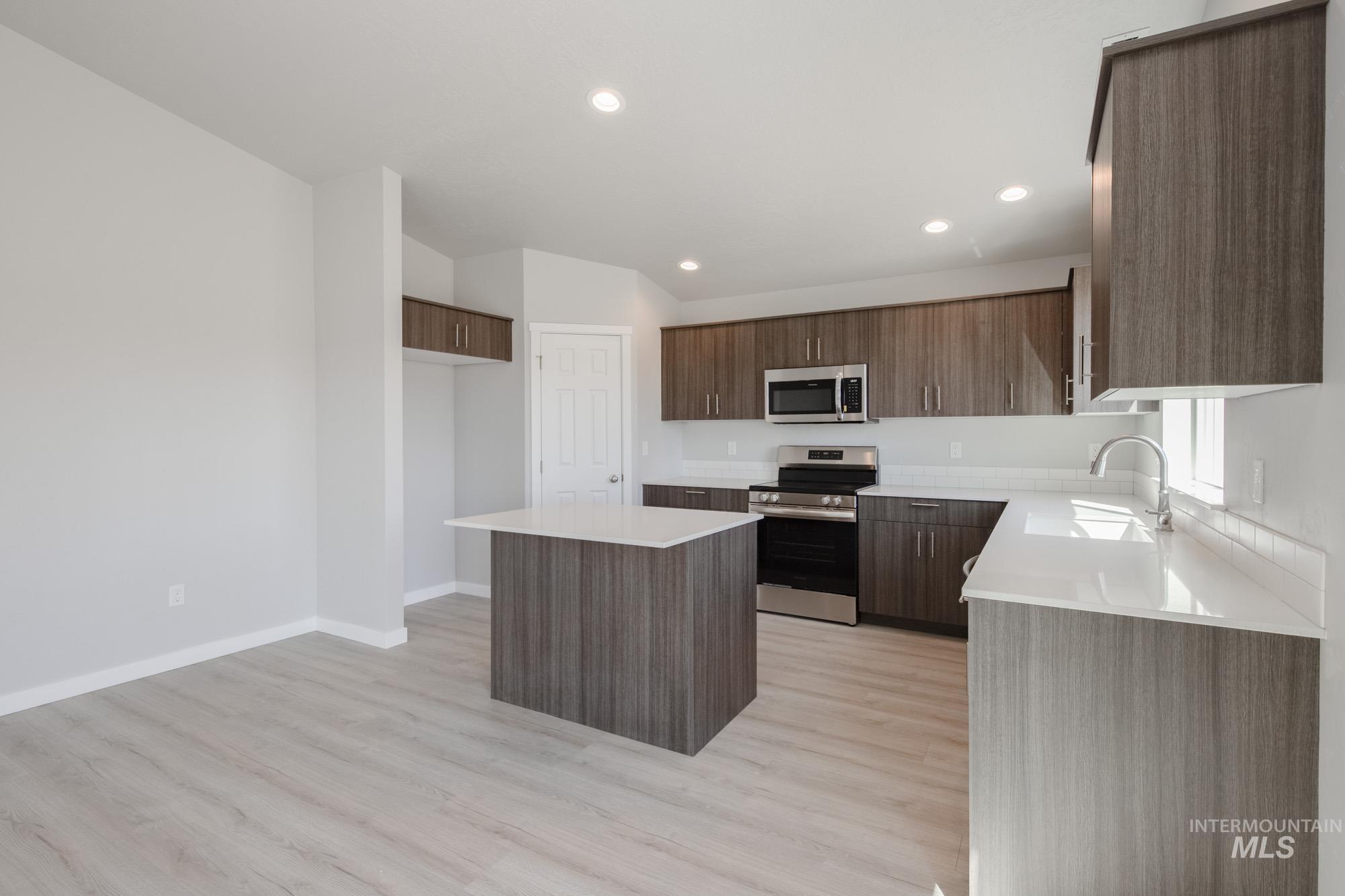 284 N Cranesbill Ave, Kuna, Idaho 83634, 4 Bedrooms, 2 Bathrooms, Residential For Sale, Price $419,990,MLS 98960899