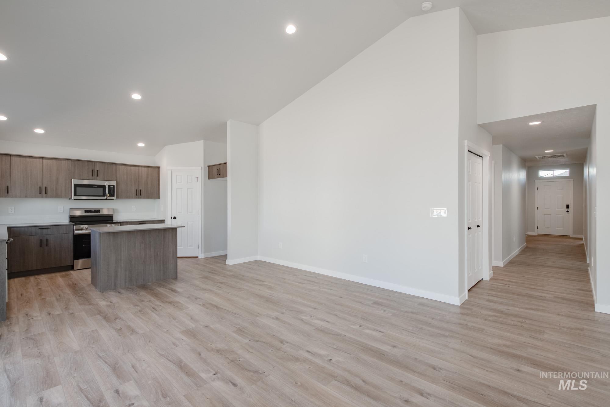 247 N Cranesbill Ave, Kuna, Idaho 83634, 4 Bedrooms, 2 Bathrooms, Residential For Sale, Price $424,990,MLS 98960901