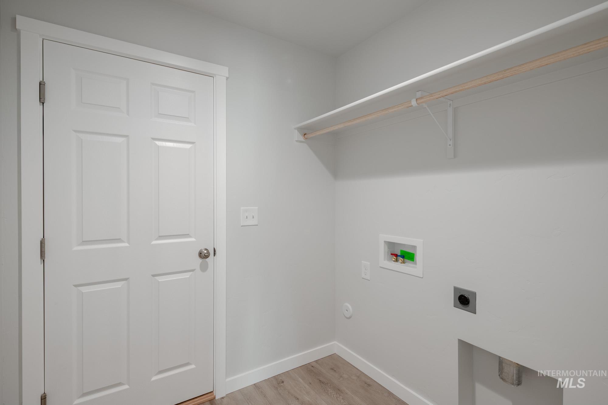 229 N Cranesbill Ave, Kuna, Idaho 83634, 3 Bedrooms, 2 Bathrooms, Residential For Sale, Price $399,990,MLS 98960902