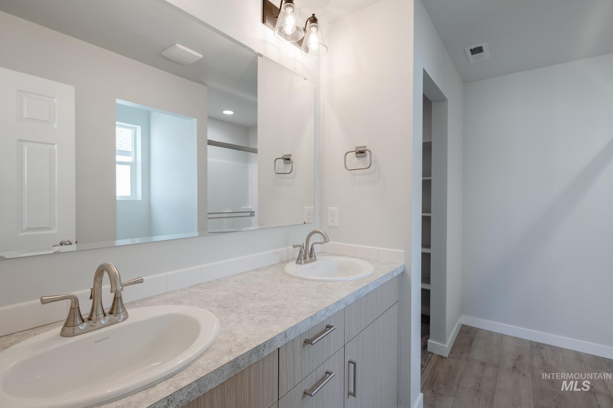 229 N Cranesbill Ave, Kuna, Idaho 83634, 3 Bedrooms, 2 Bathrooms, Residential For Sale, Price $399,990,MLS 98960902