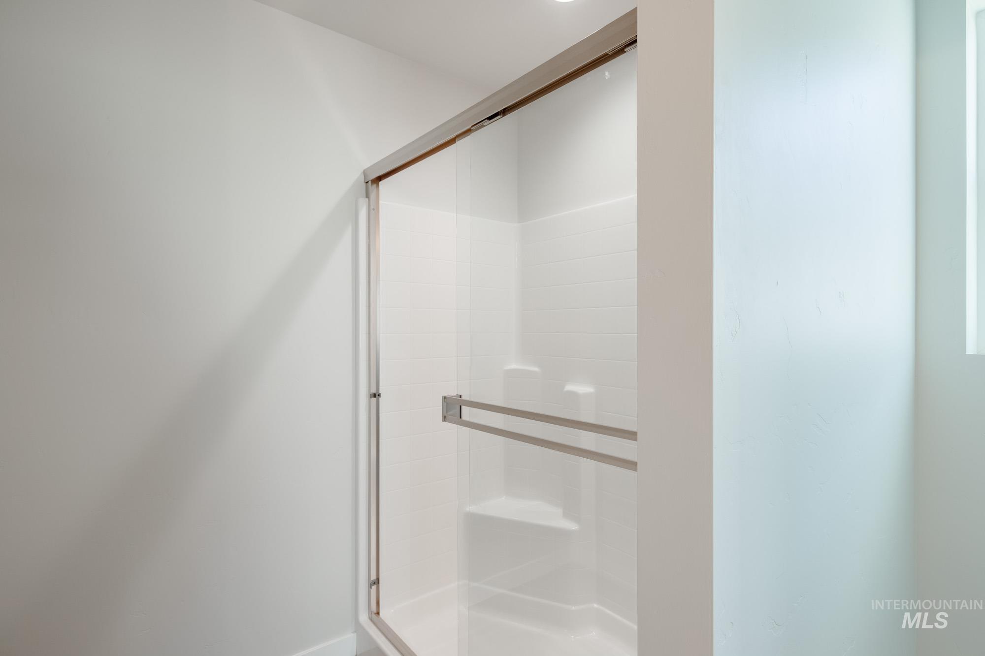 229 N Cranesbill Ave, Kuna, Idaho 83634, 3 Bedrooms, 2 Bathrooms, Residential For Sale, Price $399,990,MLS 98960902