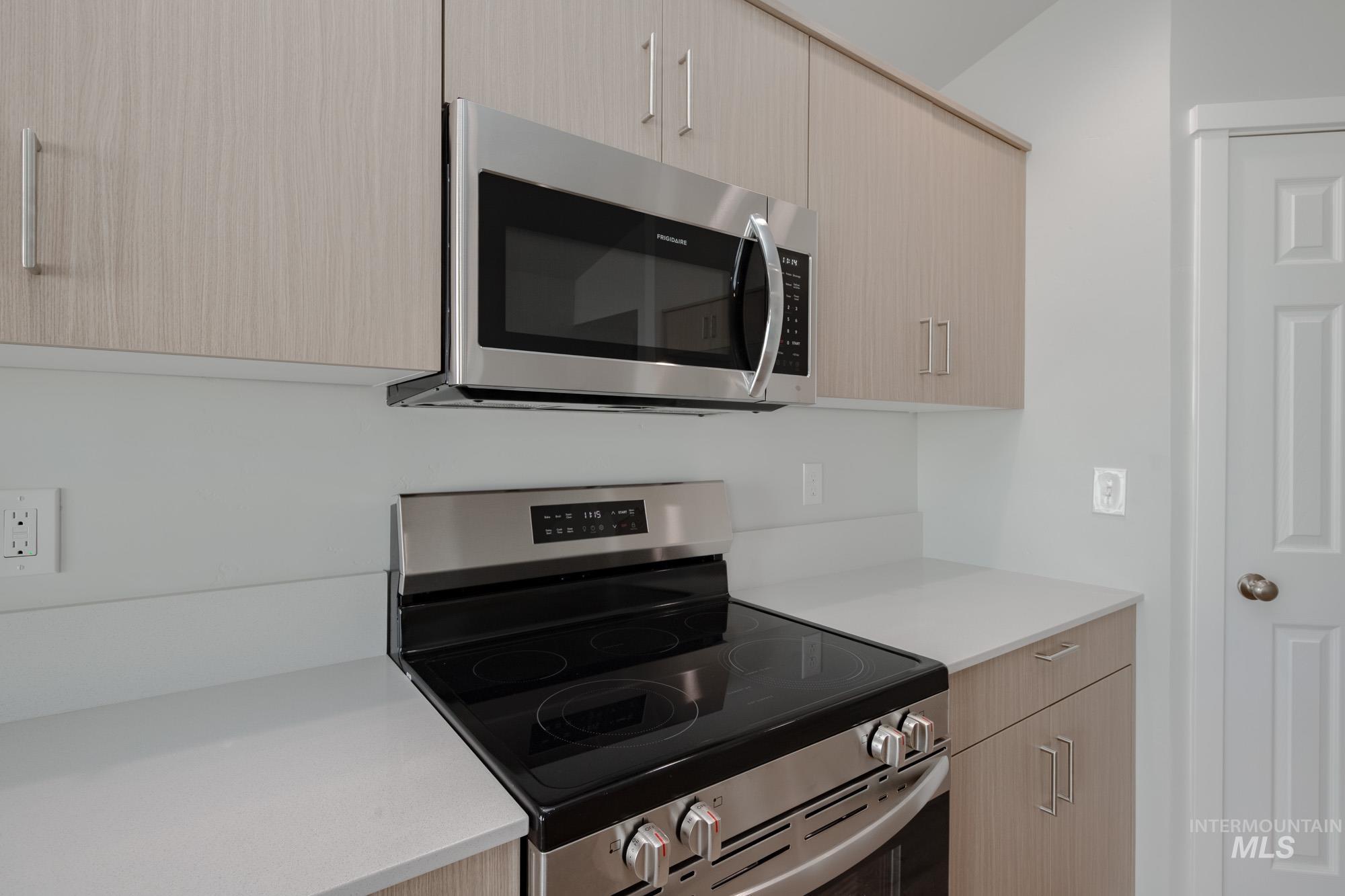 229 N Cranesbill Ave, Kuna, Idaho 83634, 3 Bedrooms, 2 Bathrooms, Residential For Sale, Price $399,990,MLS 98960902