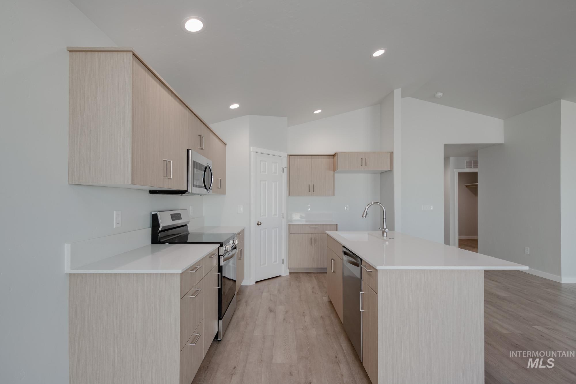 229 N Cranesbill Ave, Kuna, Idaho 83634, 3 Bedrooms, 2 Bathrooms, Residential For Sale, Price $399,990,MLS 98960902