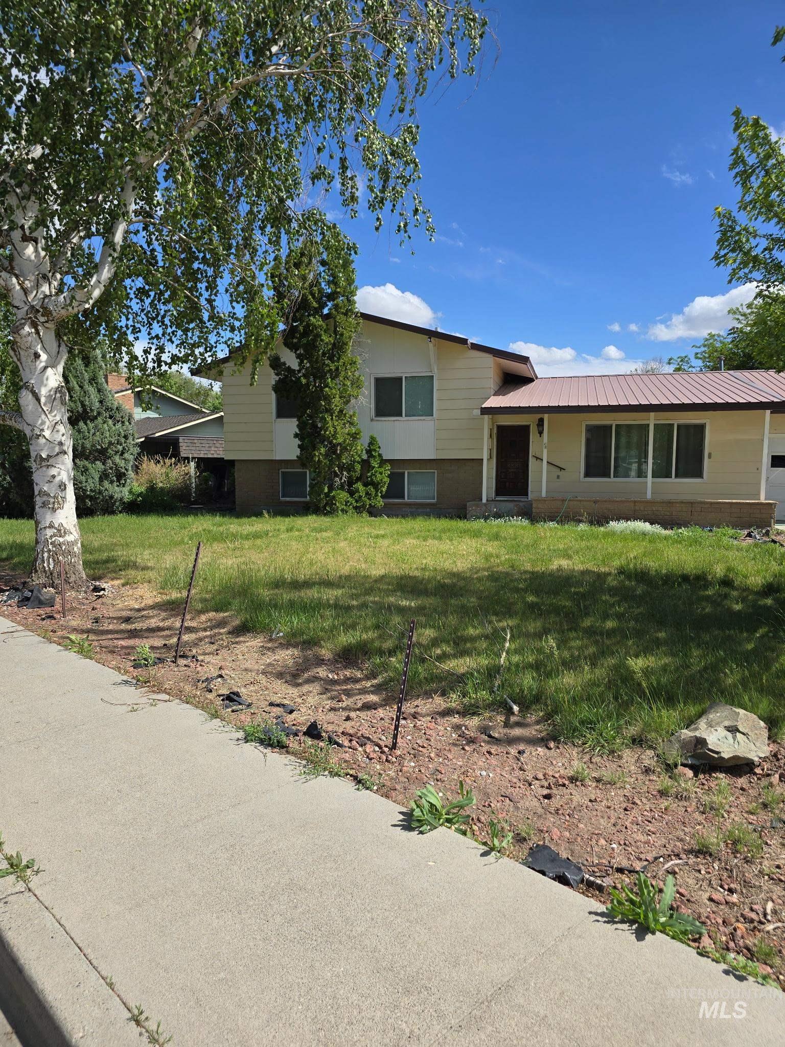 1192 SW 12th Ave, Ontario, Oregon 97914, 5 Bedrooms, 3 Bathrooms, Residential For Sale, Price $400,000,MLS 98960915