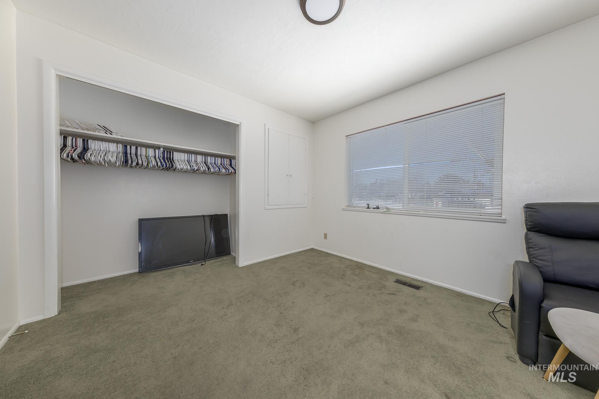 1192 SW 12th Ave, Ontario, Oregon 97914, 5 Bedrooms, 3 Bathrooms, Residential For Sale, Price $400,000,MLS 98960915