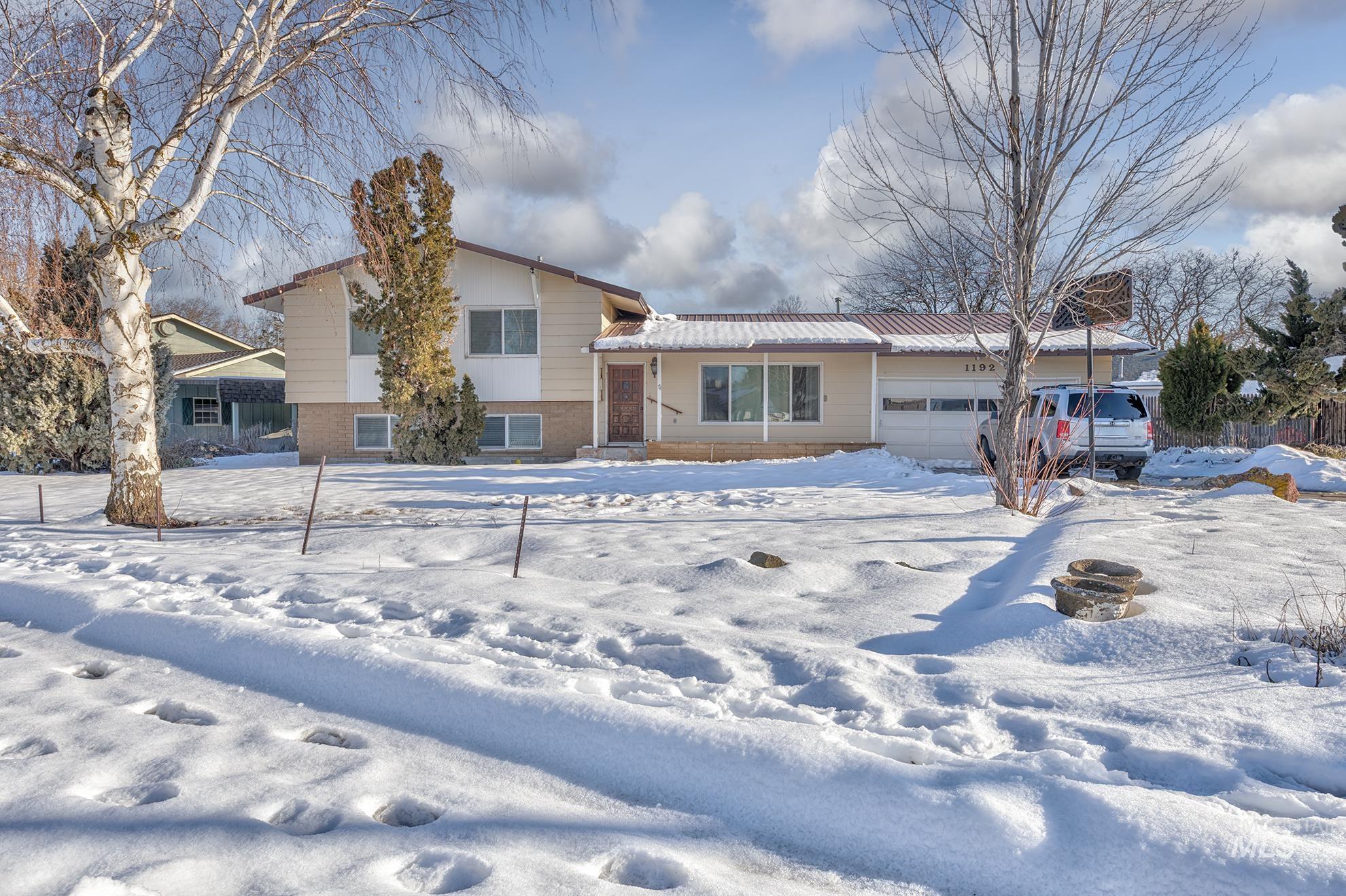 1192 SW 12th Ave, Ontario, Oregon 97914, 5 Bedrooms, 3 Bathrooms, Residential For Sale, Price $400,000,MLS 98960915