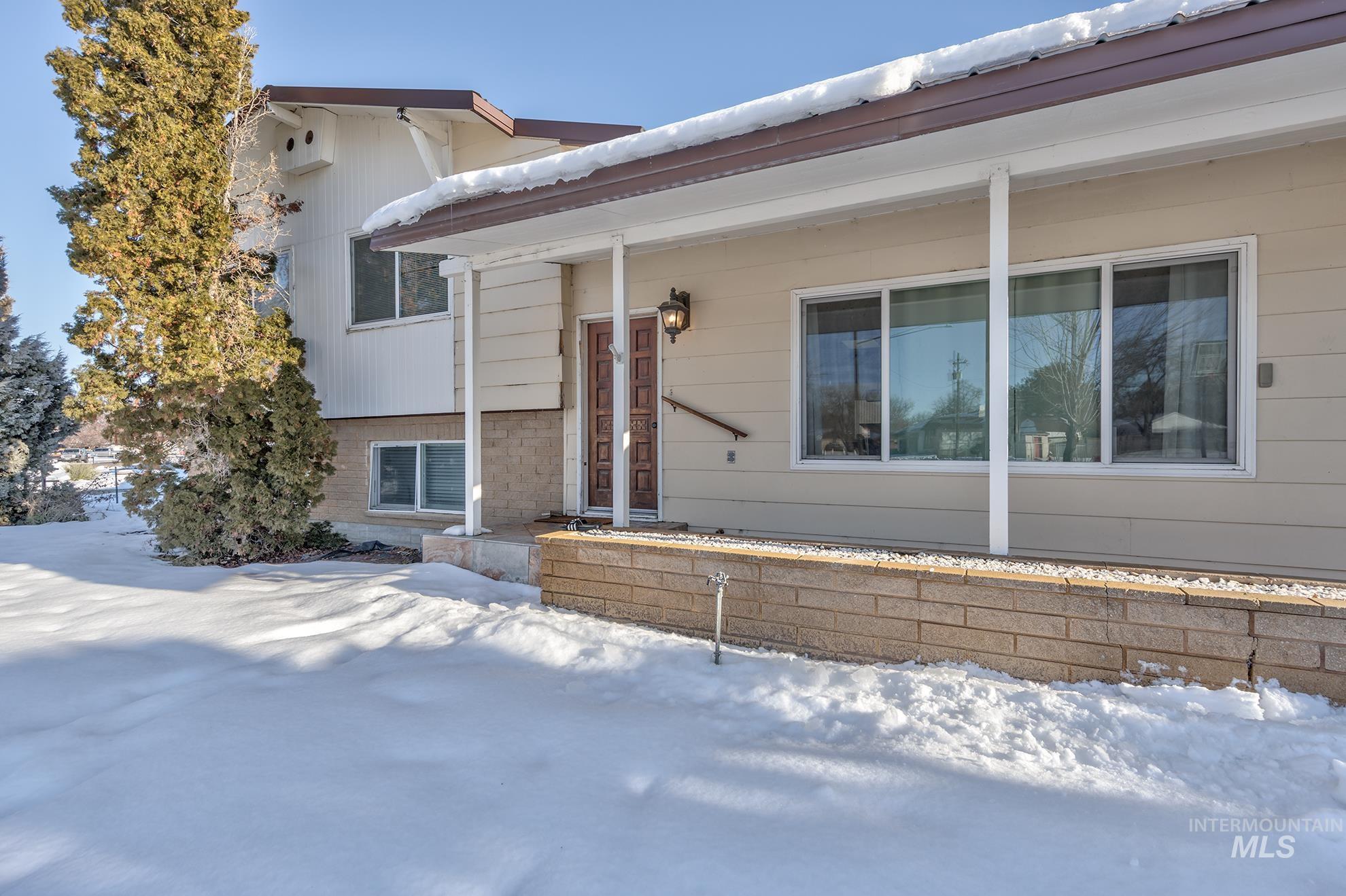 1192 SW 12th Ave, Ontario, Oregon 97914, 5 Bedrooms, 3 Bathrooms, Residential For Sale, Price $400,000,MLS 98960915