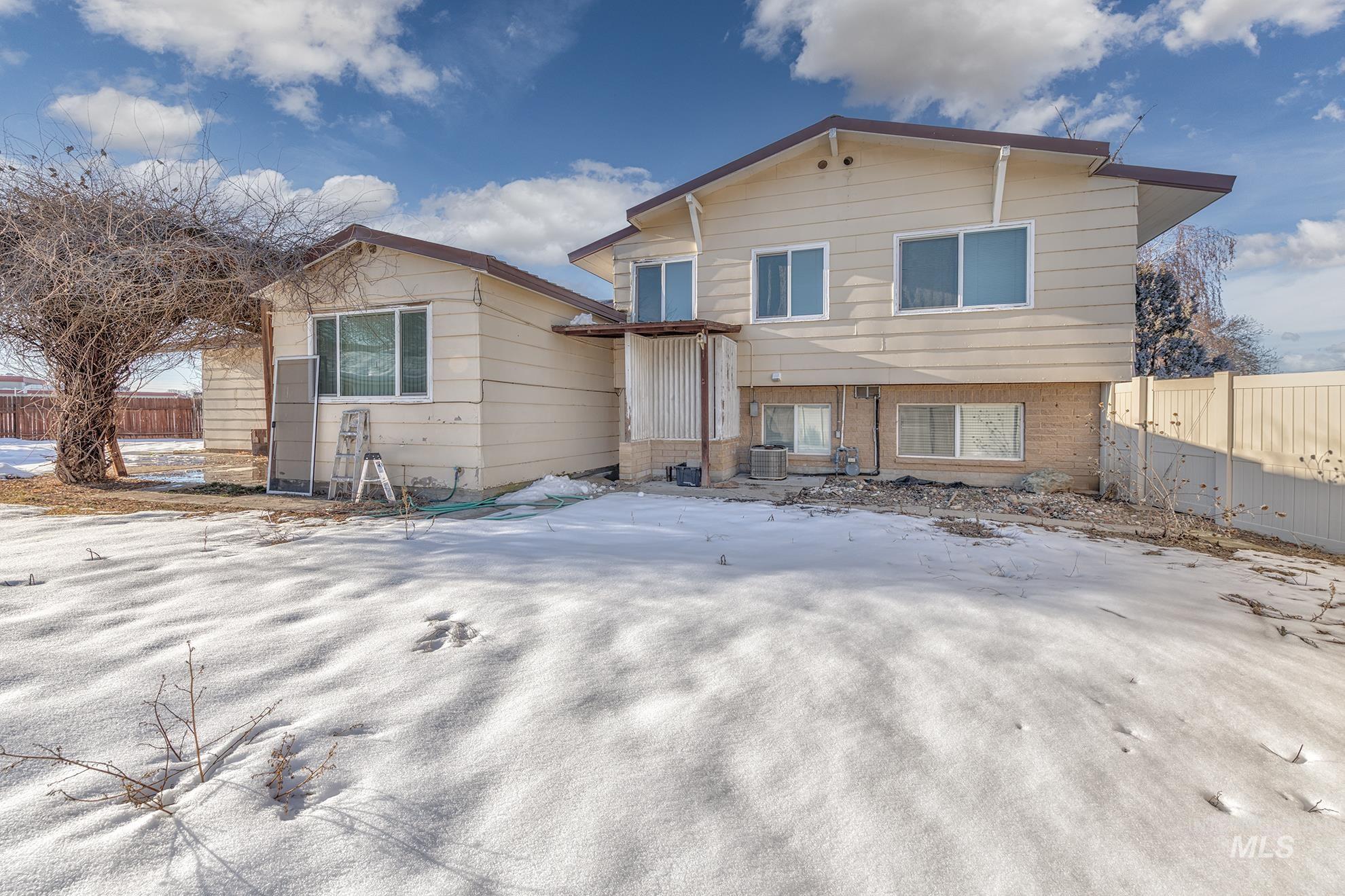 1192 SW 12th Ave, Ontario, Oregon 97914, 5 Bedrooms, 3 Bathrooms, Residential For Sale, Price $400,000,MLS 98960915