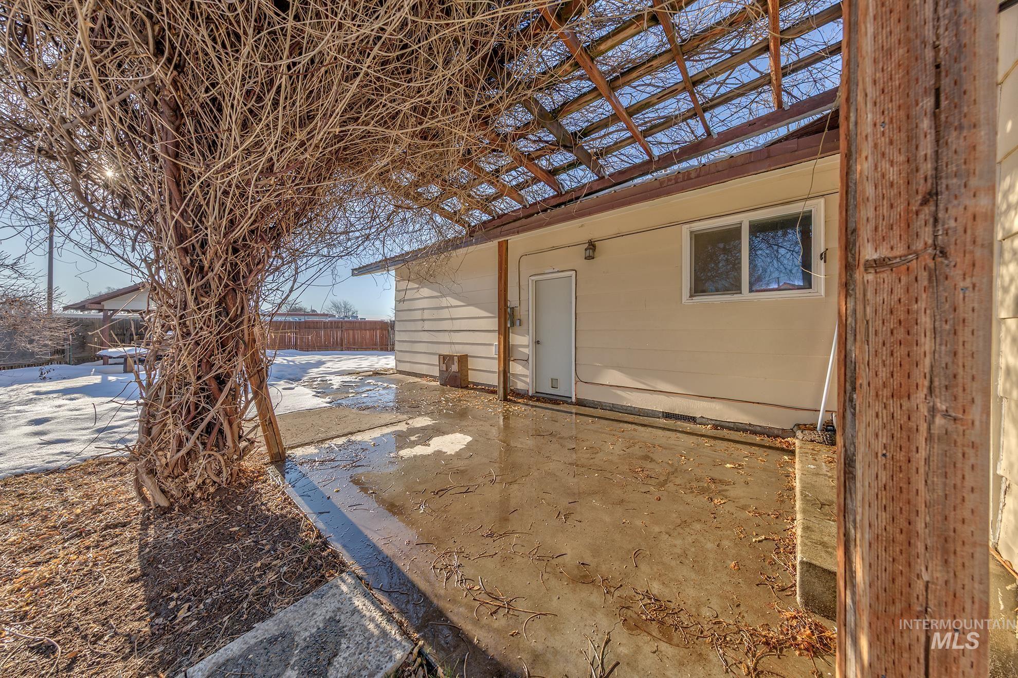 1192 SW 12th Ave, Ontario, Oregon 97914, 5 Bedrooms, 3 Bathrooms, Residential For Sale, Price $400,000,MLS 98960915