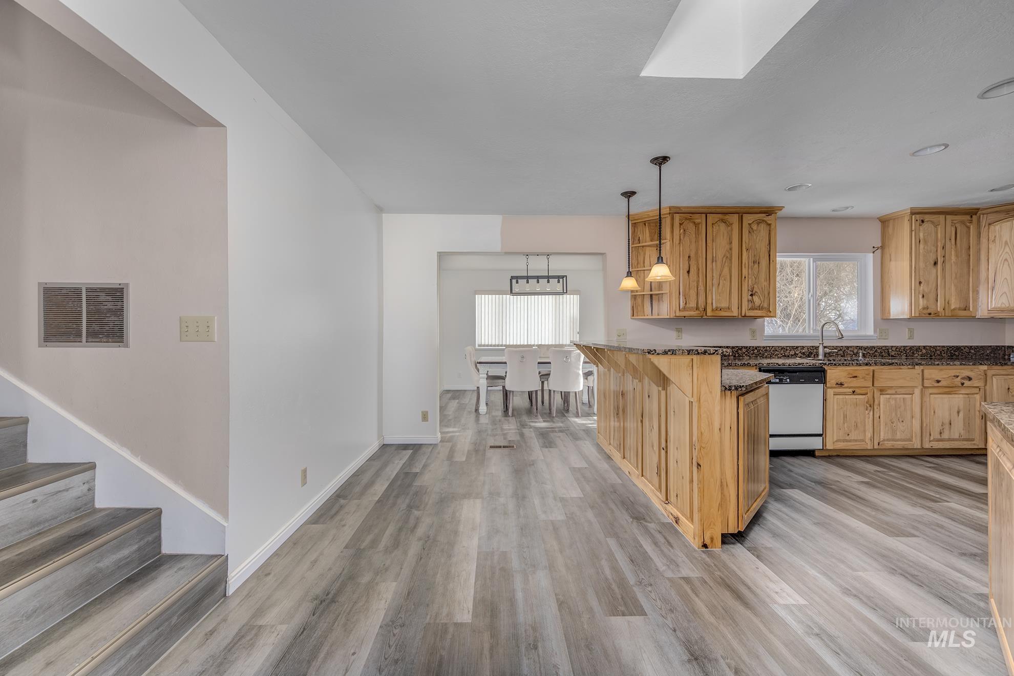 1192 SW 12th Ave, Ontario, Oregon 97914, 5 Bedrooms, 3 Bathrooms, Residential For Sale, Price $400,000,MLS 98960915