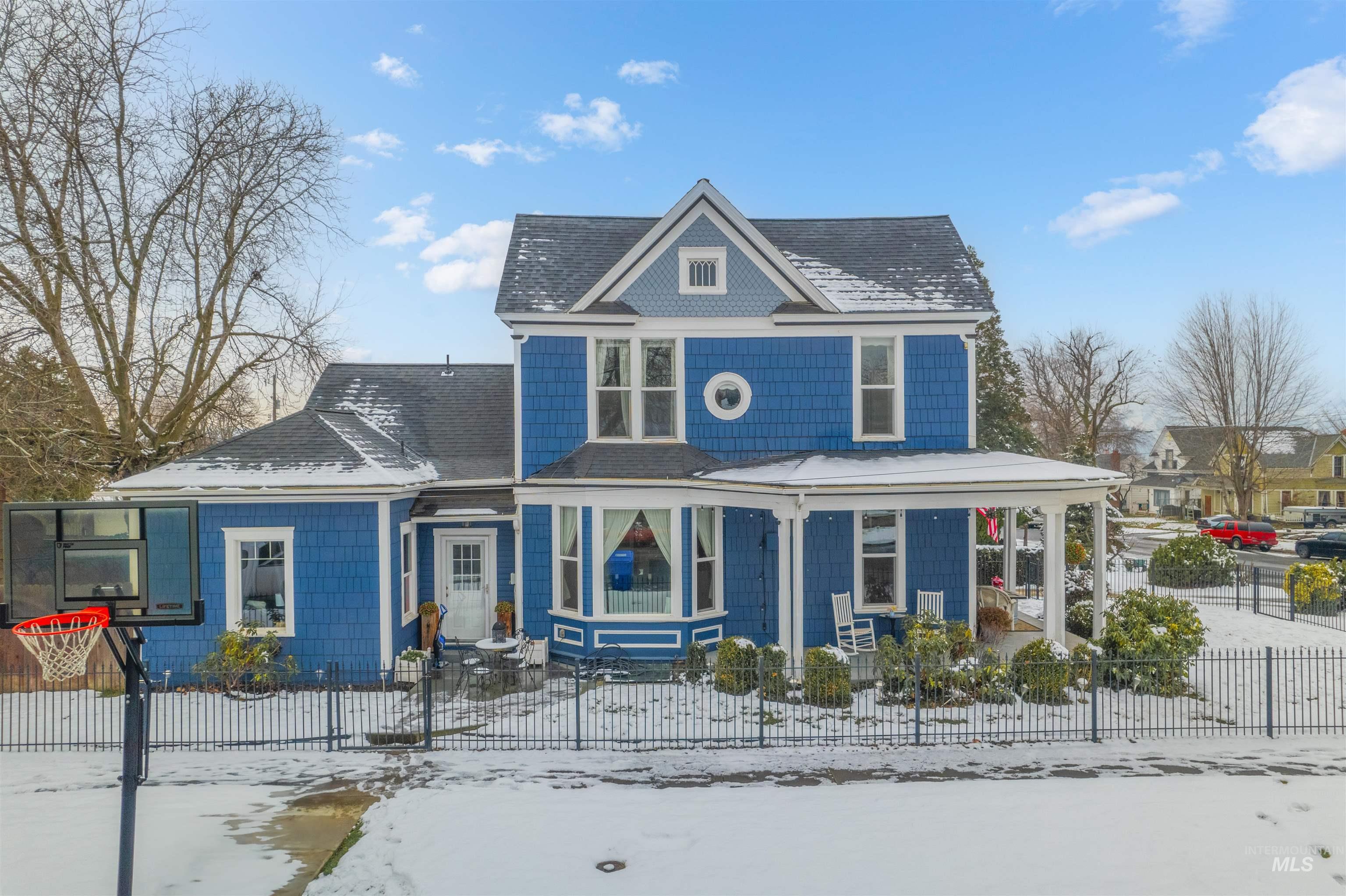 326 5th Avenue, Lewiston, Idaho 83501, 4 Bedrooms, 2.5 Bathrooms, Residential For Sale, Price $484,000,MLS 98960926