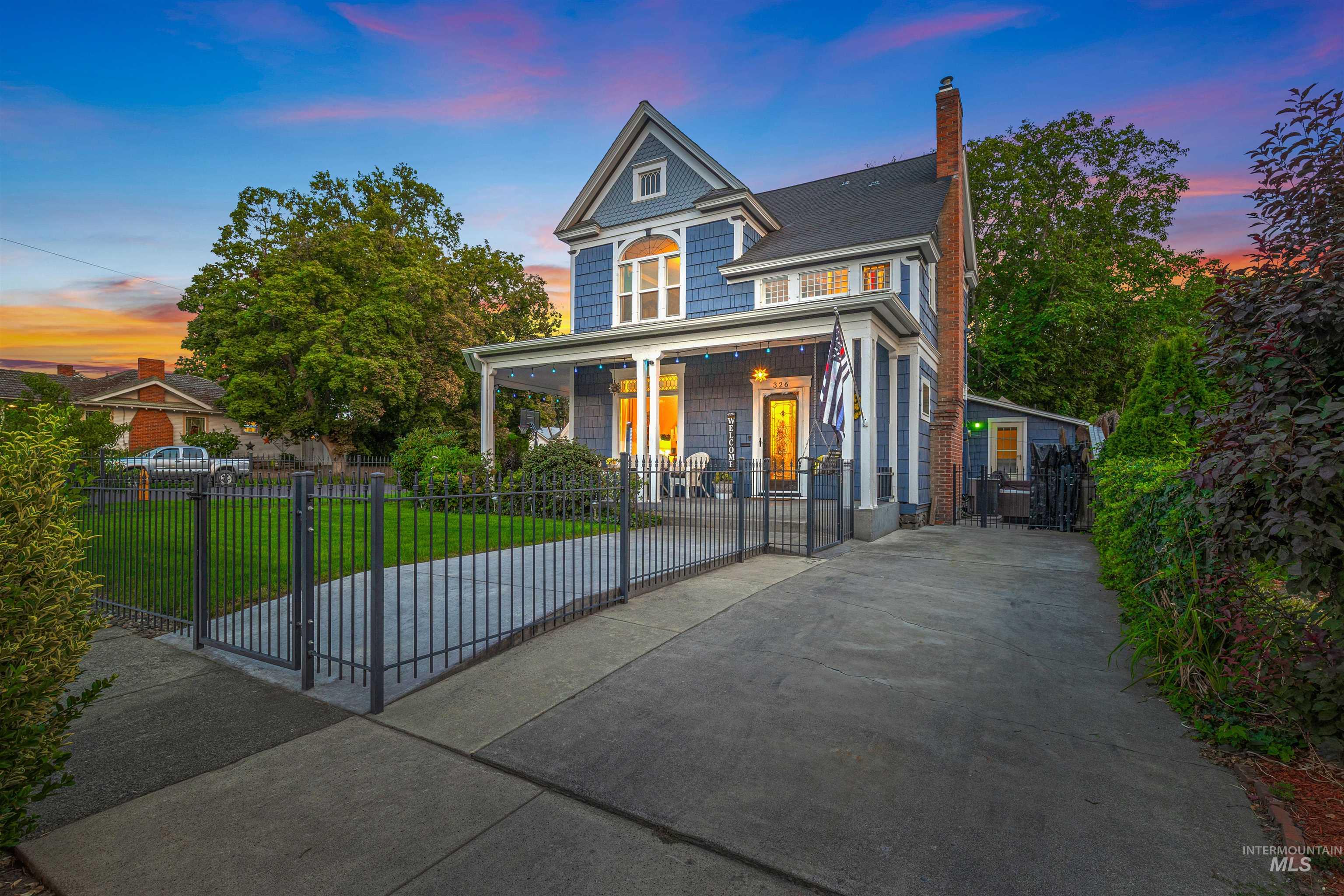 326 5th Avenue, Lewiston, Idaho 83501, 4 Bedrooms, 2.5 Bathrooms, Residential For Sale, Price $484,000,MLS 98960926