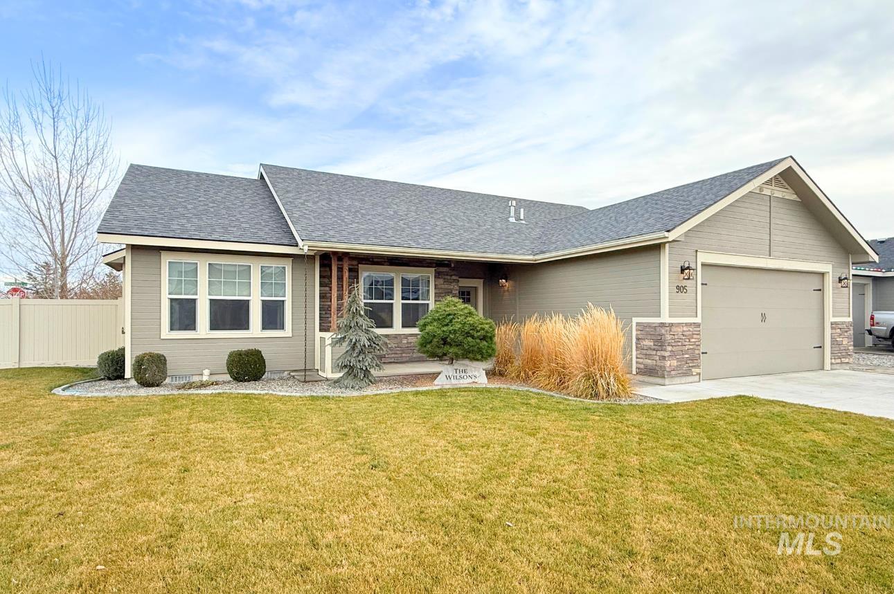 905 Birchton Loop, Twin Falls, Idaho 83301, 3 Bedrooms, 2.5 Bathrooms, Residential For Sale, Price $445,000,MLS 98960944