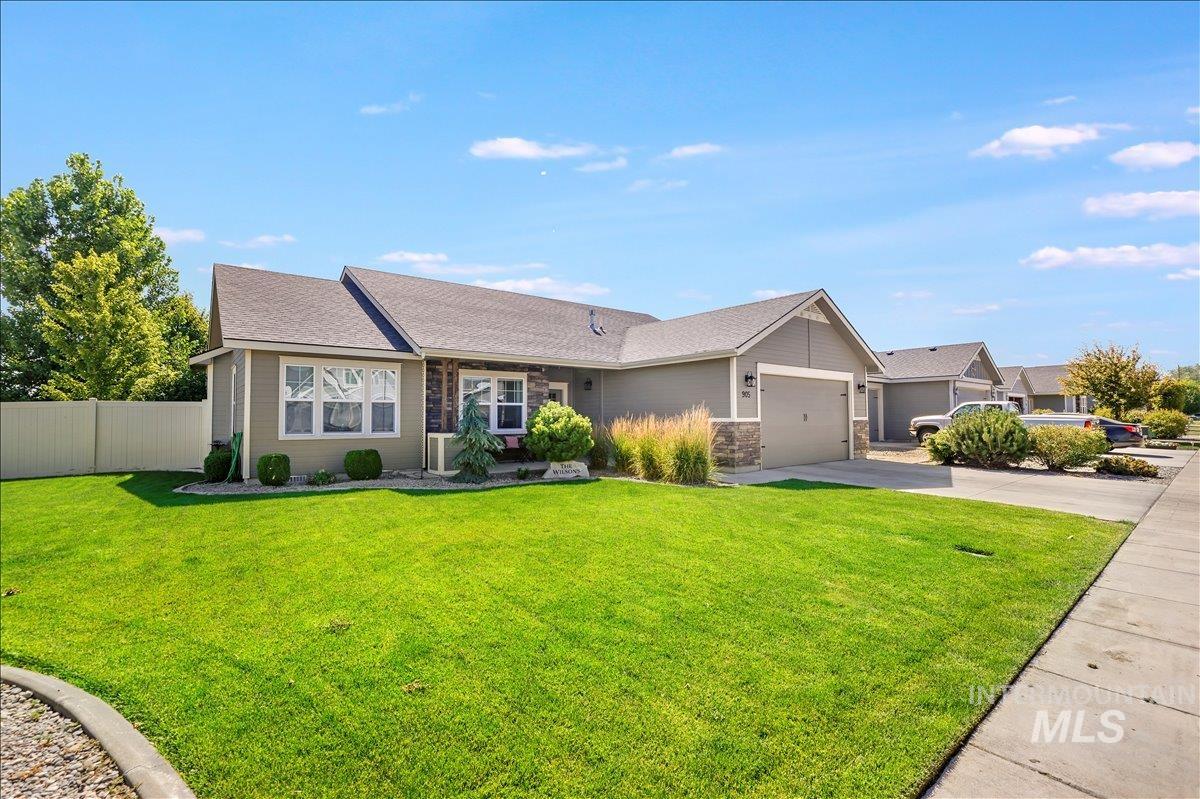 905 Birchton Loop, Twin Falls, Idaho 83301, 3 Bedrooms, 2.5 Bathrooms, Residential For Sale, Price $419,900, 98960944