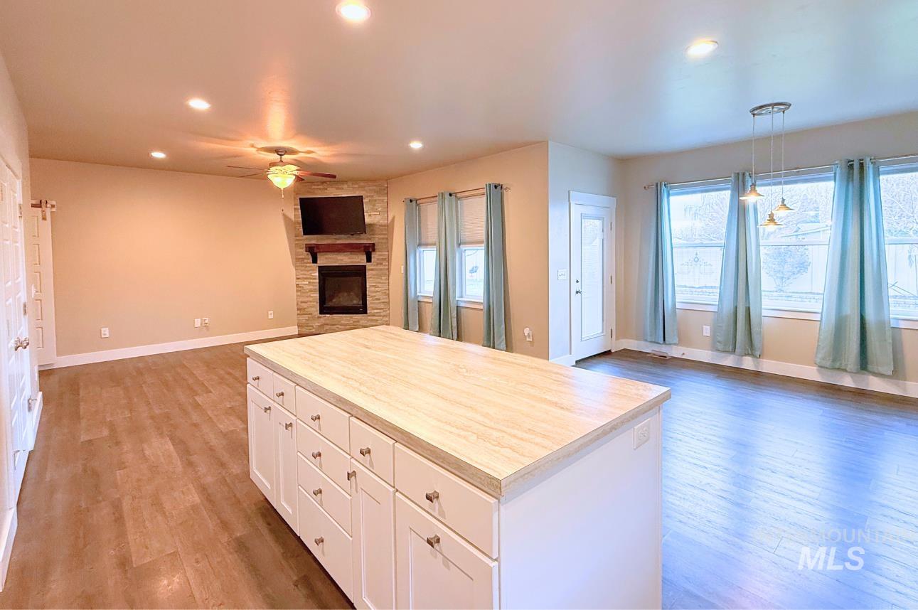 905 Birchton Loop, Twin Falls, Idaho 83301, 3 Bedrooms, 2.5 Bathrooms, Residential For Sale, Price $445,000,MLS 98960944