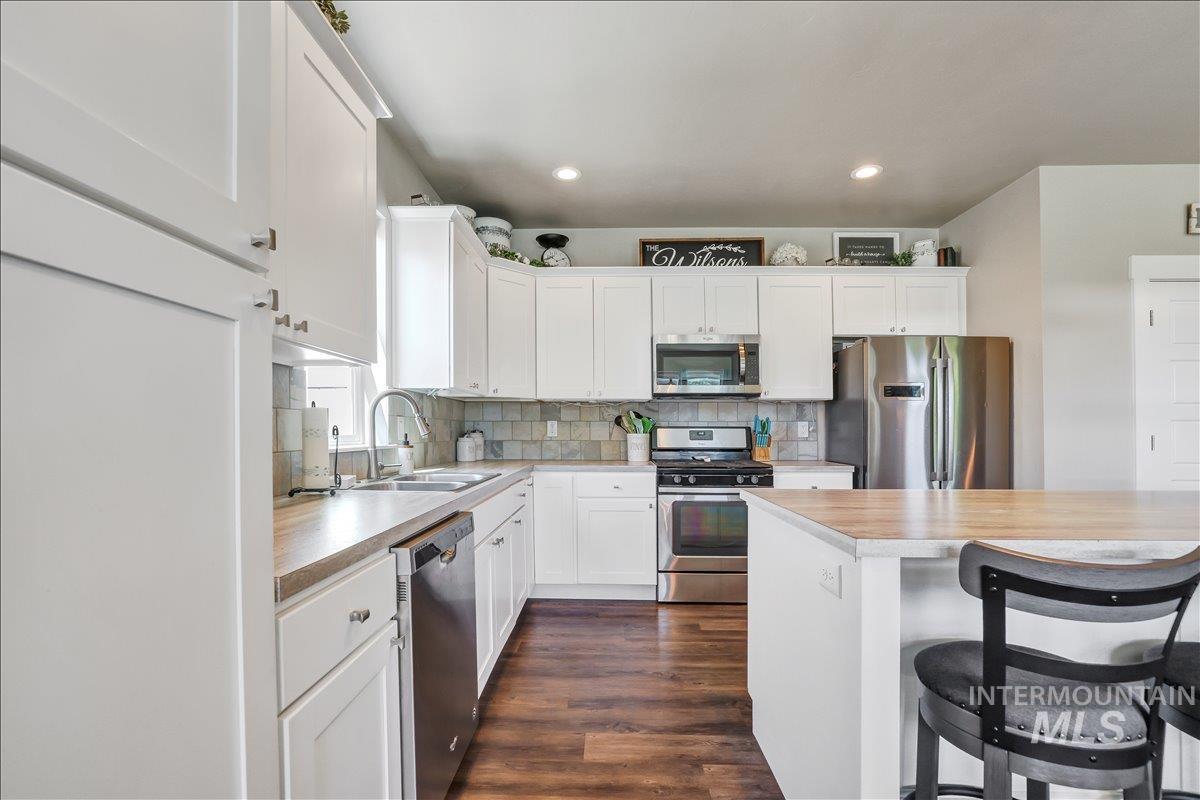 905 Birchton Loop, Twin Falls, Idaho 83301, 3 Bedrooms, 2.5 Bathrooms, Residential For Sale, Price $419,900, 98960944