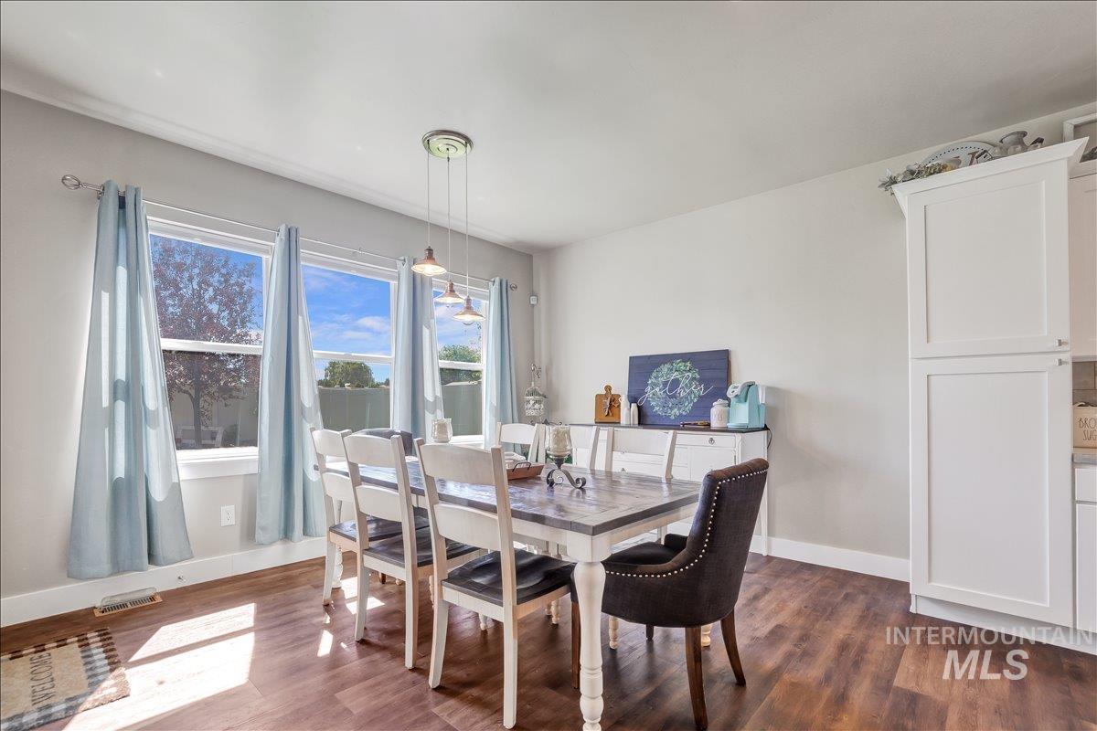 905 Birchton Loop, Twin Falls, Idaho 83301, 3 Bedrooms, 2.5 Bathrooms, Residential For Sale, Price $419,900, 98960944