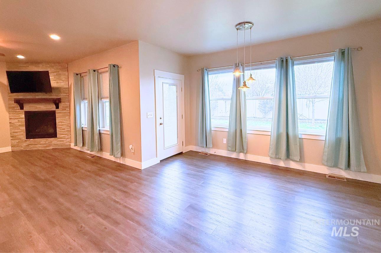 905 Birchton Loop, Twin Falls, Idaho 83301, 3 Bedrooms, 2.5 Bathrooms, Residential For Sale, Price $445,000,MLS 98960944