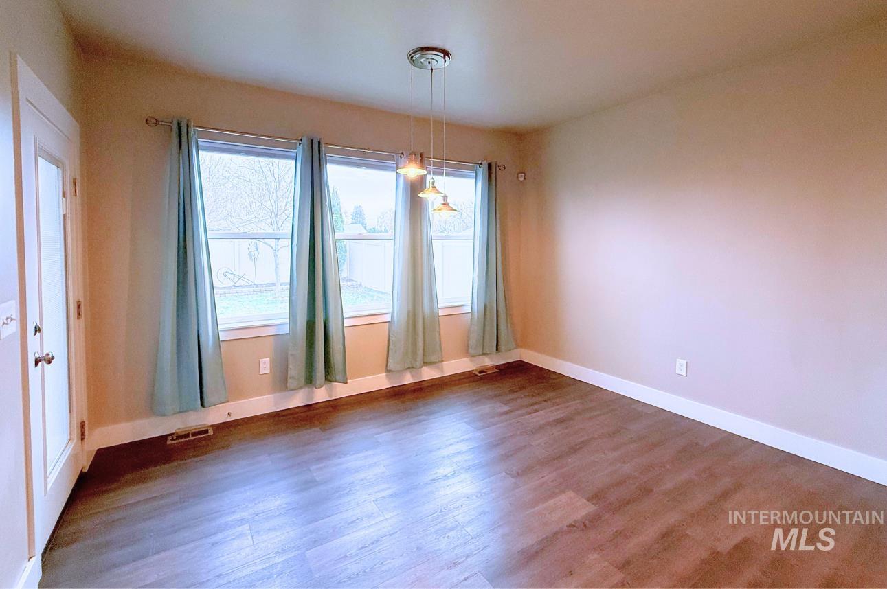 905 Birchton Loop, Twin Falls, Idaho 83301, 3 Bedrooms, 2.5 Bathrooms, Residential For Sale, Price $445,000,MLS 98960944