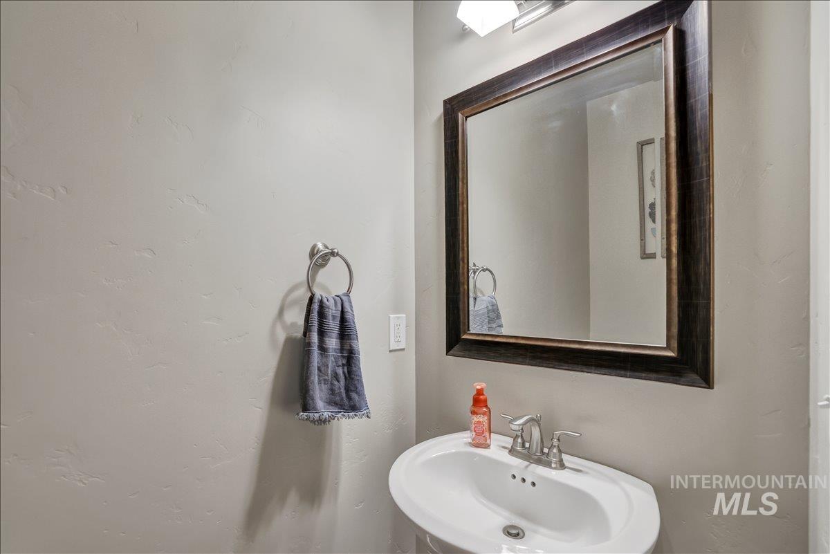 905 Birchton Loop, Twin Falls, Idaho 83301, 3 Bedrooms, 2.5 Bathrooms, Residential For Sale, Price $419,900, 98960944