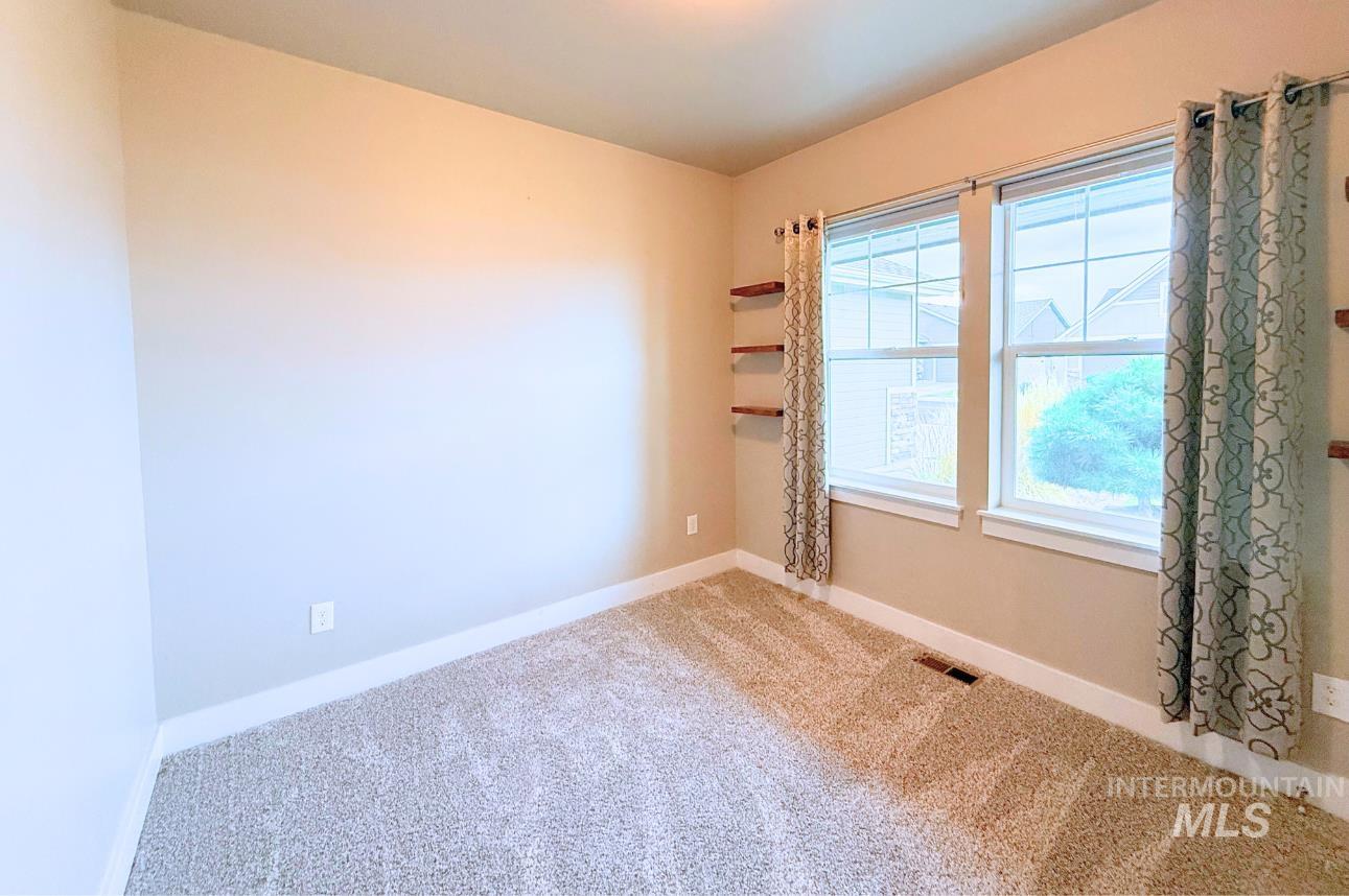 905 Birchton Loop, Twin Falls, Idaho 83301, 3 Bedrooms, 2.5 Bathrooms, Residential For Sale, Price $445,000,MLS 98960944