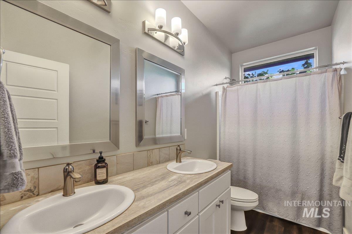 905 Birchton Loop, Twin Falls, Idaho 83301, 3 Bedrooms, 2.5 Bathrooms, Residential For Sale, Price $419,900, 98960944