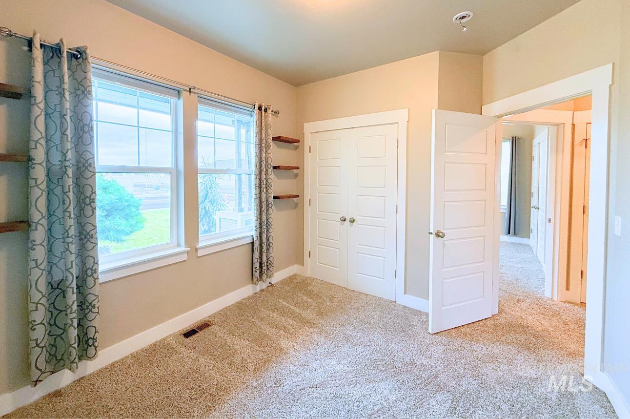 905 Birchton Loop, Twin Falls, Idaho 83301, 3 Bedrooms, 2.5 Bathrooms, Residential For Sale, Price $445,000,MLS 98960944