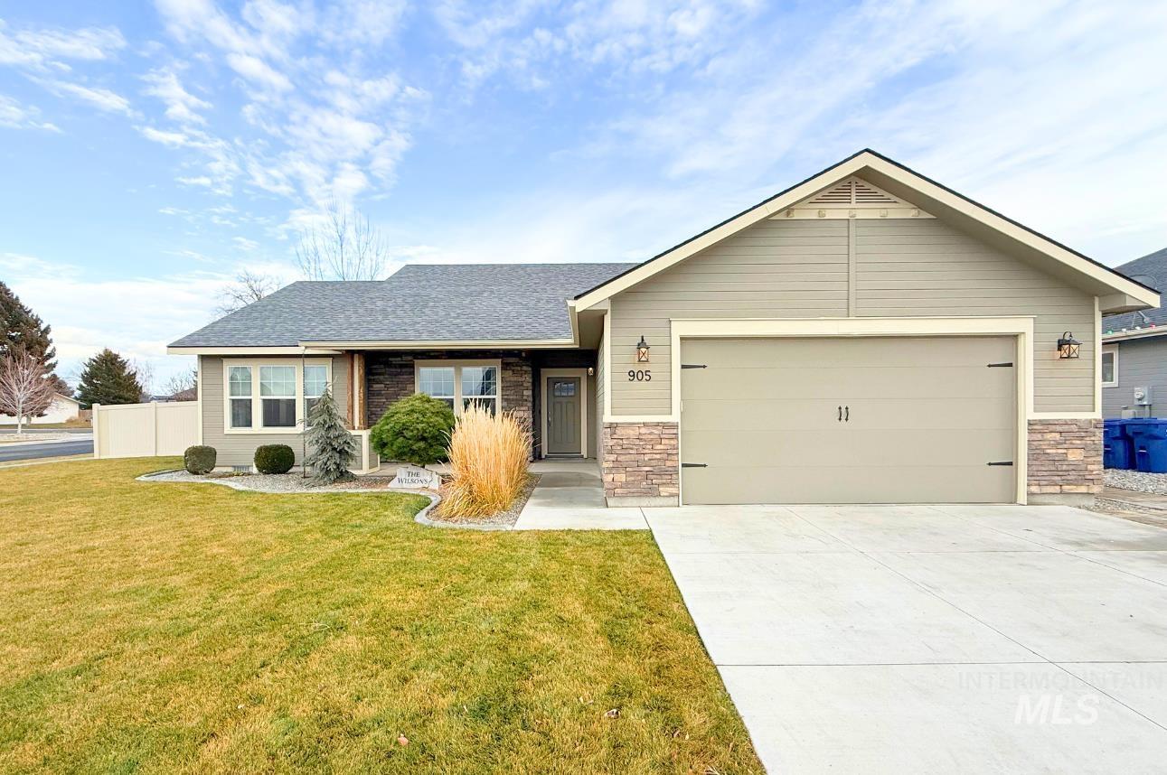 905 Birchton Loop, Twin Falls, Idaho 83301, 3 Bedrooms, 2.5 Bathrooms, Residential For Sale, Price $445,000,MLS 98960944