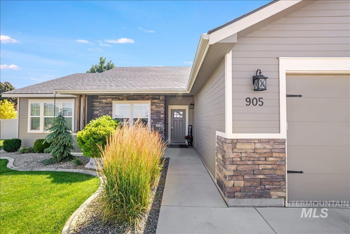 905 Birchton Loop, Twin Falls, Idaho 83301, 3 Bedrooms, 2.5 Bathrooms, Residential For Sale, Price $419,900, 98960944