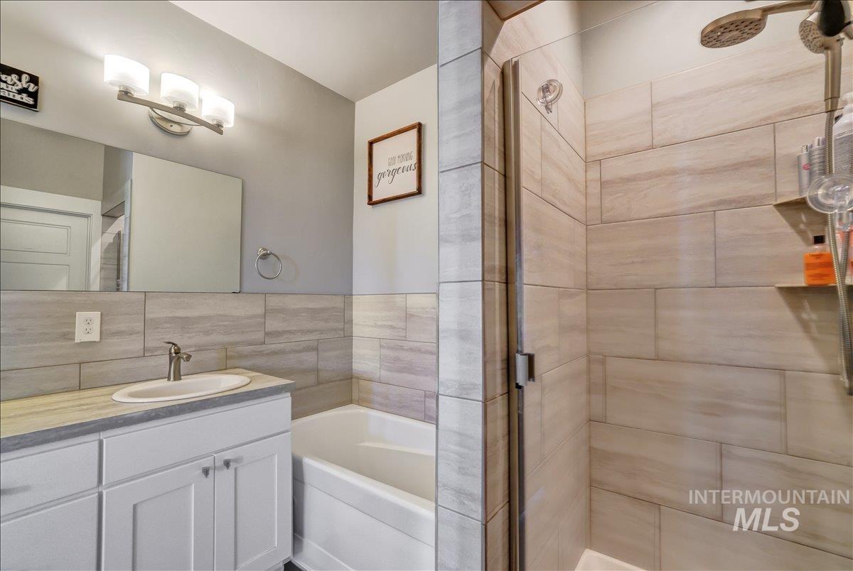 905 Birchton Loop, Twin Falls, Idaho 83301, 3 Bedrooms, 2.5 Bathrooms, Residential For Sale, Price $419,900, 98960944