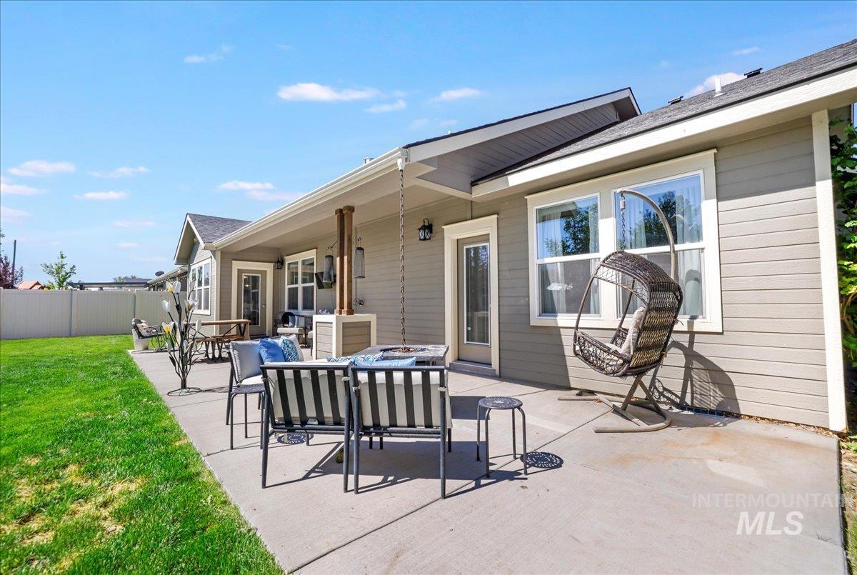 905 Birchton Loop, Twin Falls, Idaho 83301, 3 Bedrooms, 2.5 Bathrooms, Residential For Sale, Price $419,900, 98960944