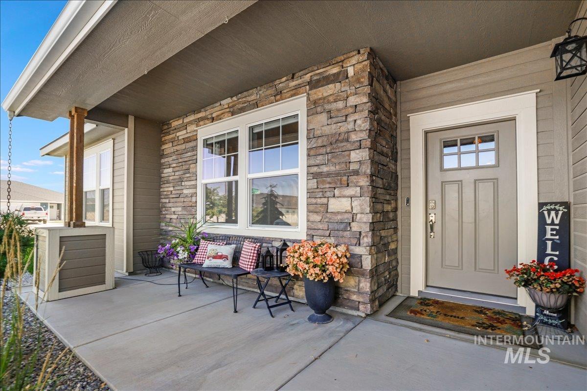 905 Birchton Loop, Twin Falls, Idaho 83301, 3 Bedrooms, 2.5 Bathrooms, Residential For Sale, Price $419,900, 98960944