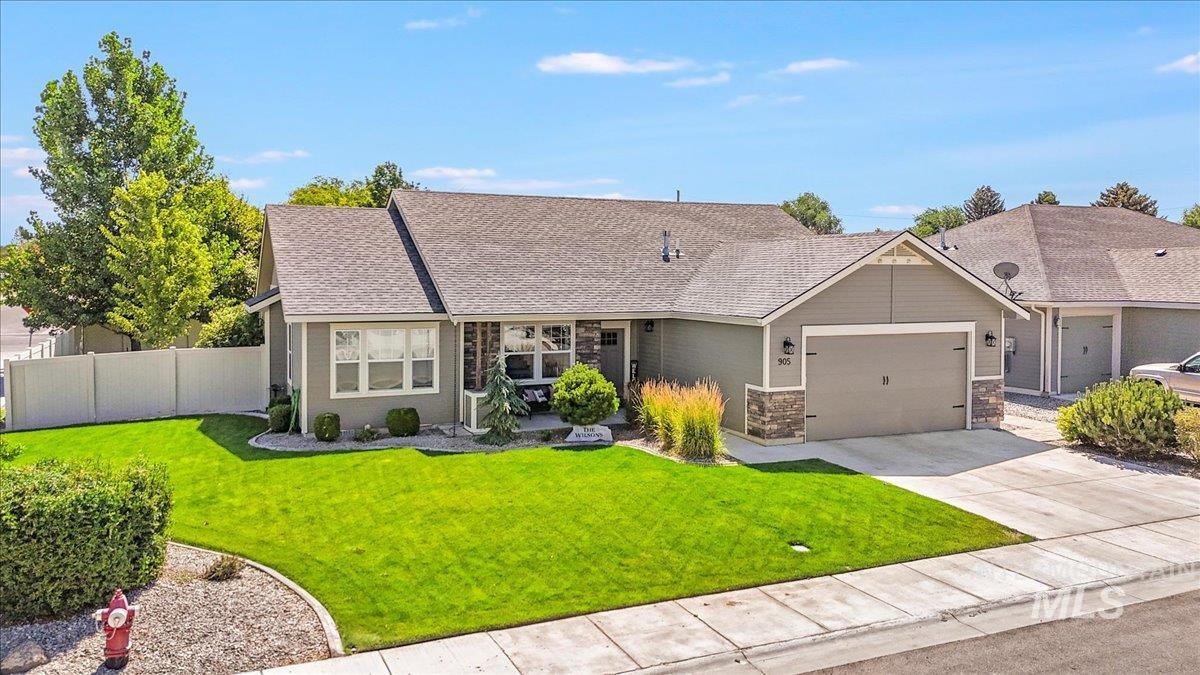 905 Birchton Loop, Twin Falls, Idaho 83301, 3 Bedrooms, 2.5 Bathrooms, Residential For Sale, Price $445,000,MLS 98960944