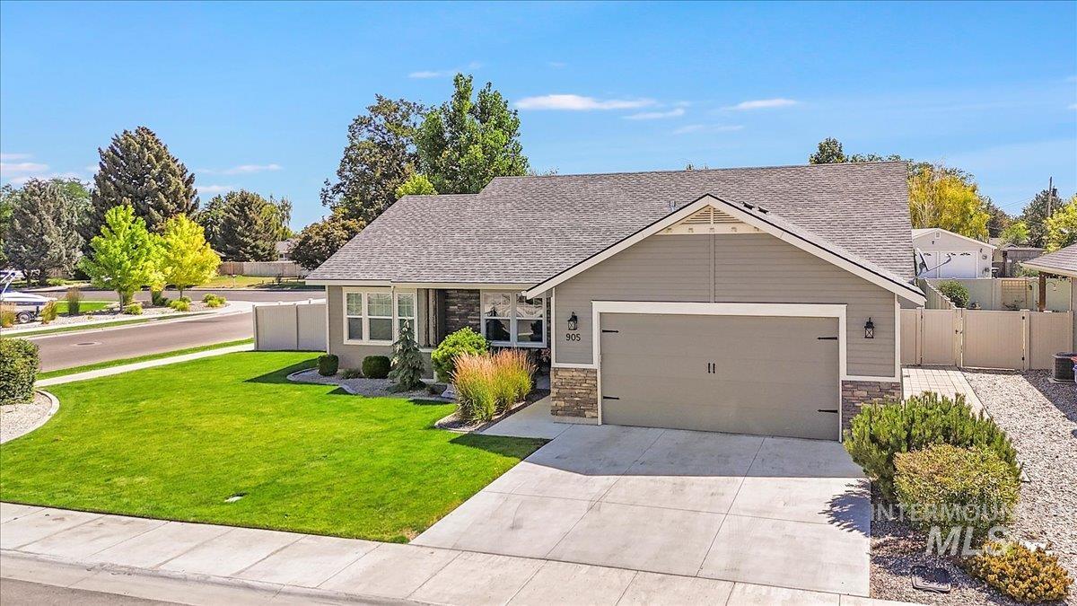 905 Birchton Loop, Twin Falls, Idaho 83301, 3 Bedrooms, 2.5 Bathrooms, Residential For Sale, Price $445,000,MLS 98960944