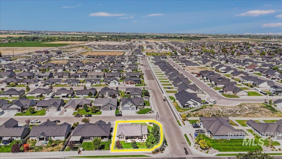 905 Birchton Loop, Twin Falls, Idaho 83301, 3 Bedrooms, 2.5 Bathrooms, Residential For Sale, Price $445,000,MLS 98960944