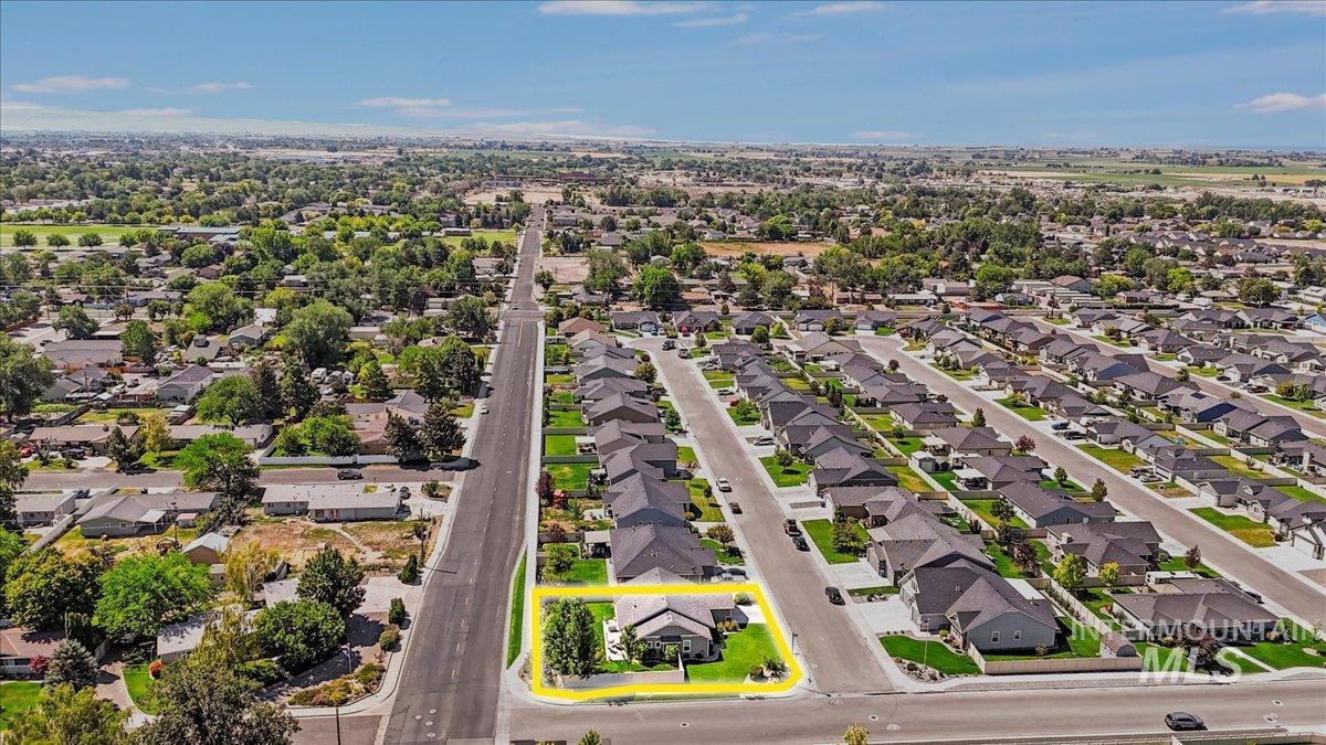 905 Birchton Loop, Twin Falls, Idaho 83301, 3 Bedrooms, 2.5 Bathrooms, Residential For Sale, Price $445,000,MLS 98960944