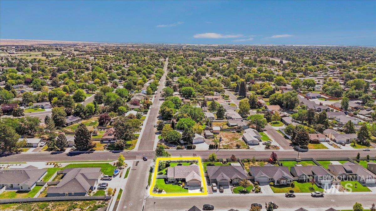 905 Birchton Loop, Twin Falls, Idaho 83301, 3 Bedrooms, 2.5 Bathrooms, Residential For Sale, Price $445,000,MLS 98960944