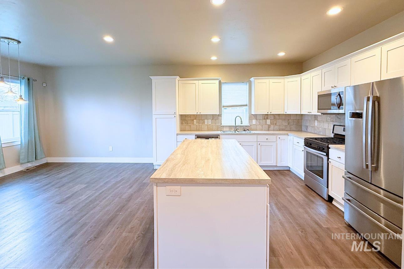 905 Birchton Loop, Twin Falls, Idaho 83301, 3 Bedrooms, 2.5 Bathrooms, Residential For Sale, Price $445,000,MLS 98960944