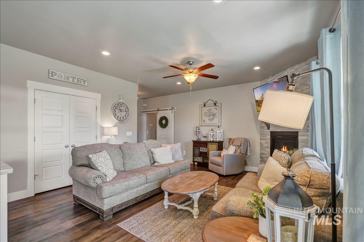 905 Birchton Loop, Twin Falls, Idaho 83301, 3 Bedrooms, 2.5 Bathrooms, Residential For Sale, Price $419,900, 98960944