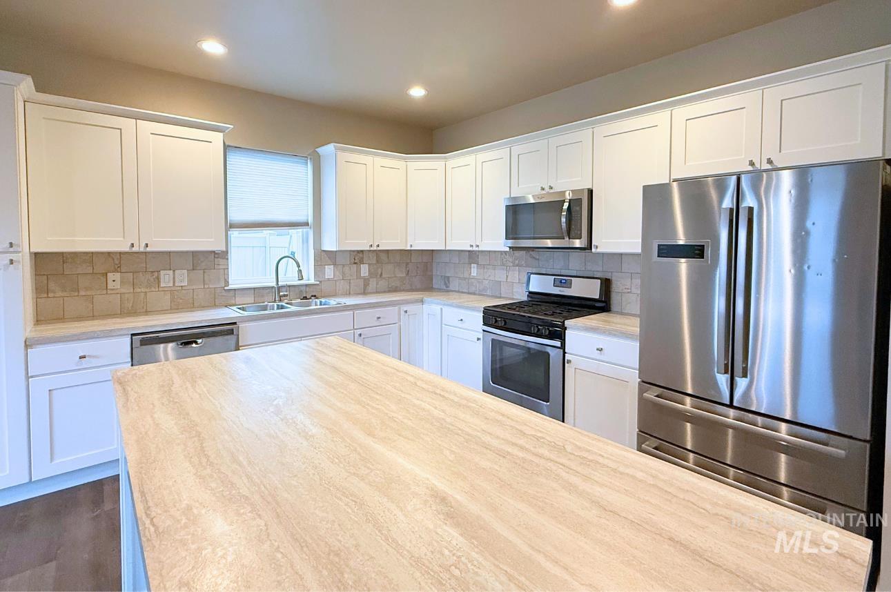 905 Birchton Loop, Twin Falls, Idaho 83301, 3 Bedrooms, 2.5 Bathrooms, Residential For Sale, Price $445,000,MLS 98960944