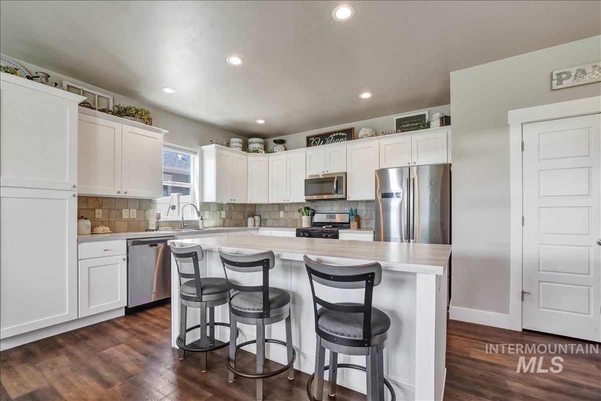 905 Birchton Loop, Twin Falls, Idaho 83301, 3 Bedrooms, 2.5 Bathrooms, Residential For Sale, Price $419,900, 98960944