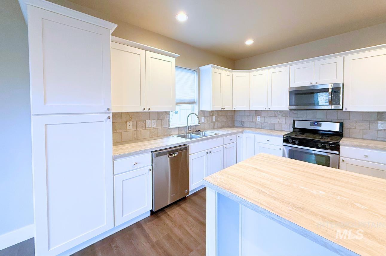 905 Birchton Loop, Twin Falls, Idaho 83301, 3 Bedrooms, 2.5 Bathrooms, Residential For Sale, Price $445,000,MLS 98960944