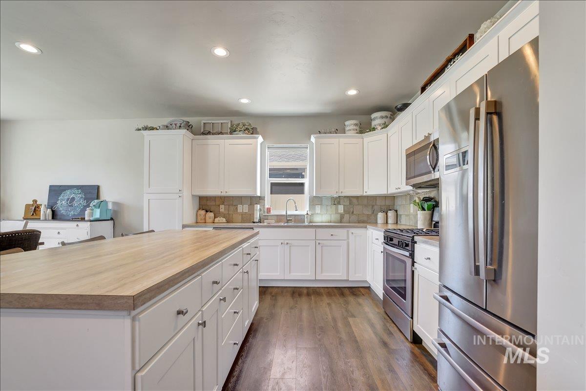 905 Birchton Loop, Twin Falls, Idaho 83301, 3 Bedrooms, 2.5 Bathrooms, Residential For Sale, Price $419,900, 98960944