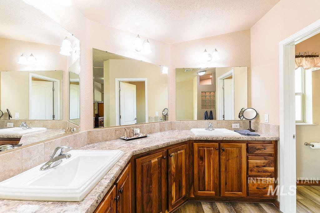 414 S Garfield, Genesee, Idaho 83832, 3 Bedrooms, 2 Bathrooms, Residential For Sale, Price $564,000,MLS 98960964