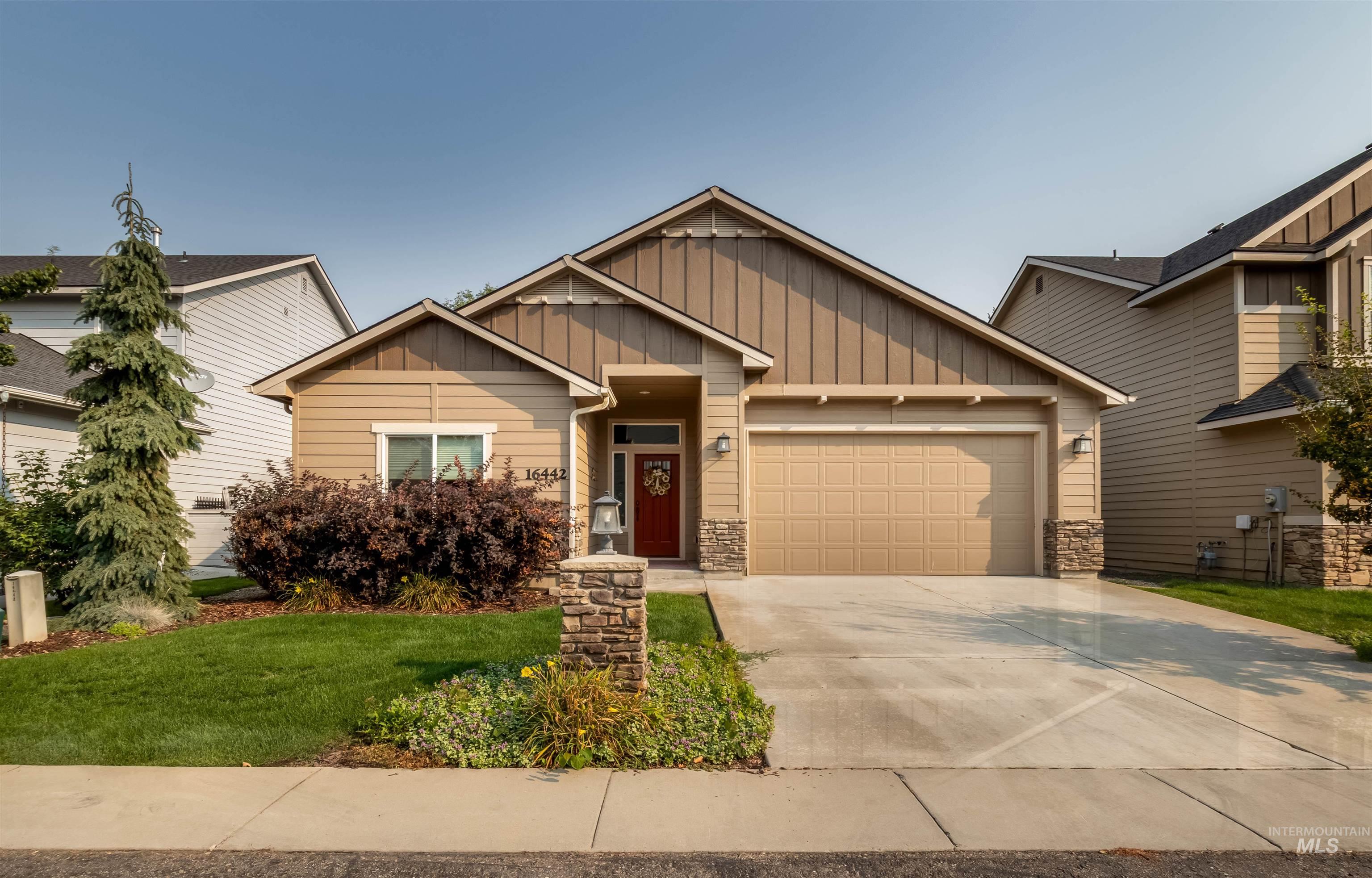 16442 N Putting Ct., Nampa, Idaho 83687, 3 Bedrooms, 2 Bathrooms, Residential For Sale, Price $408,000,MLS 98960999