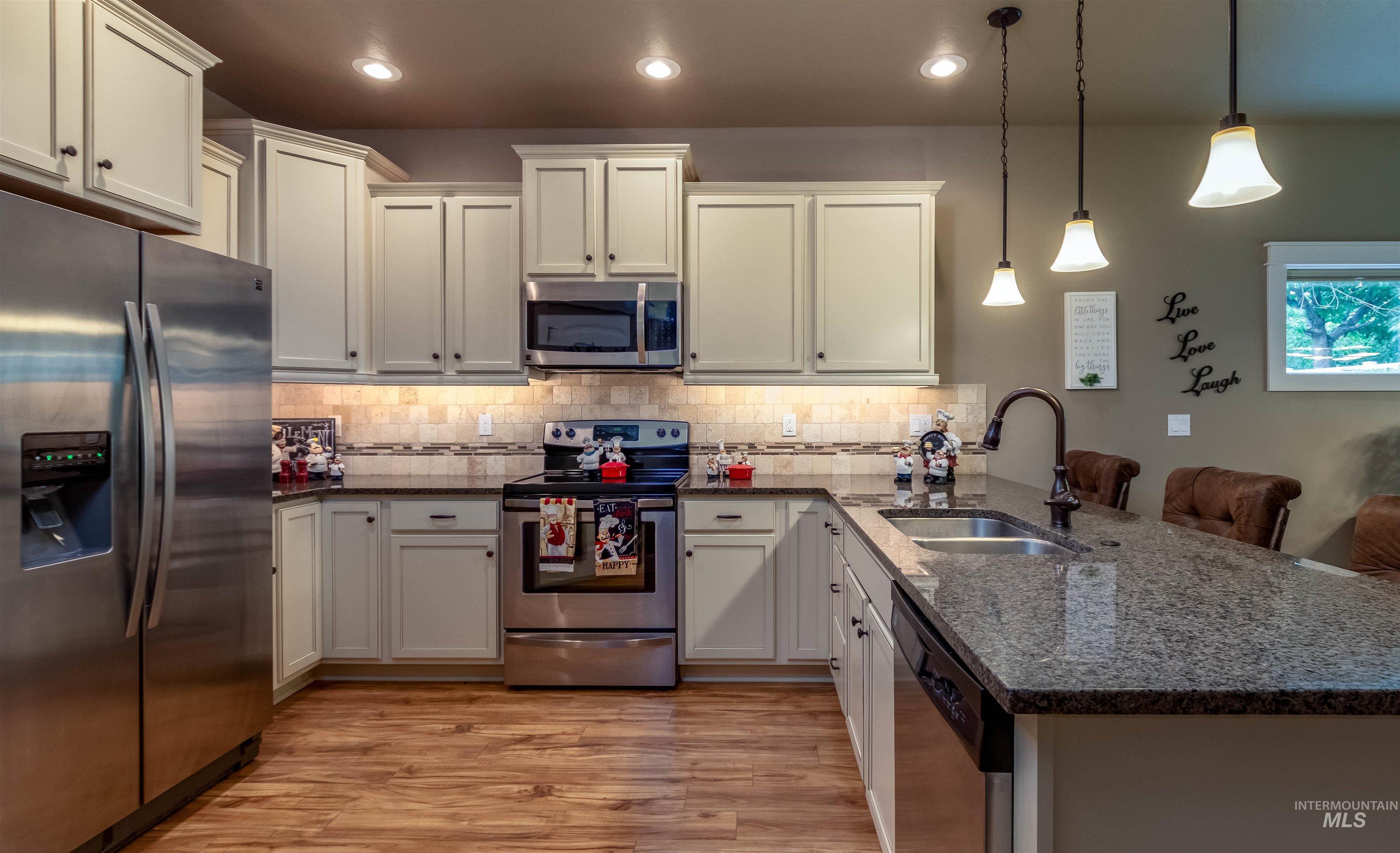 16442 N Putting Ct., Nampa, Idaho 83687, 3 Bedrooms, 2 Bathrooms, Residential For Sale, Price $408,000,MLS 98960999