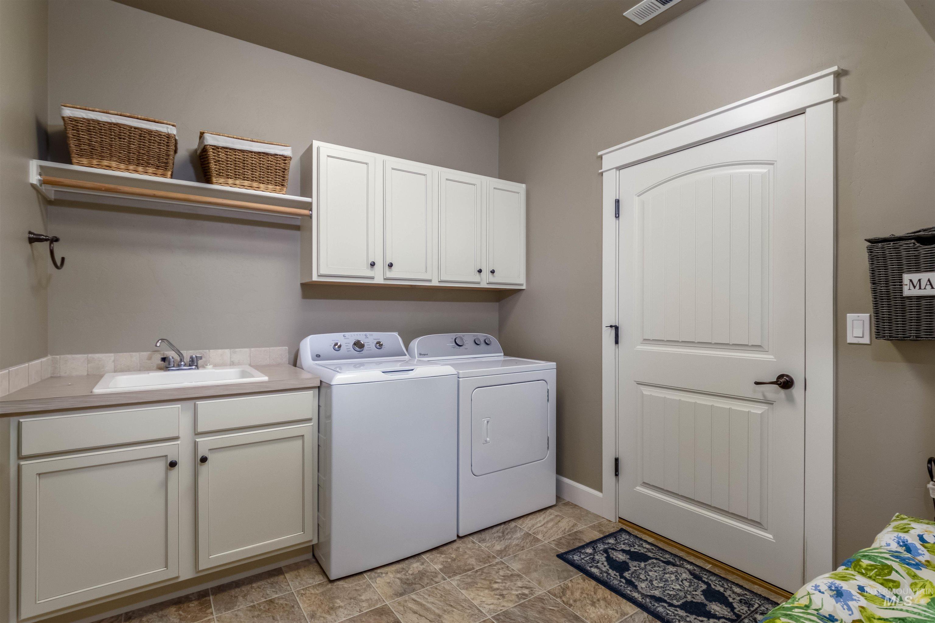 16442 N Putting Ct., Nampa, Idaho 83687, 3 Bedrooms, 2 Bathrooms, Residential For Sale, Price $408,000,MLS 98960999