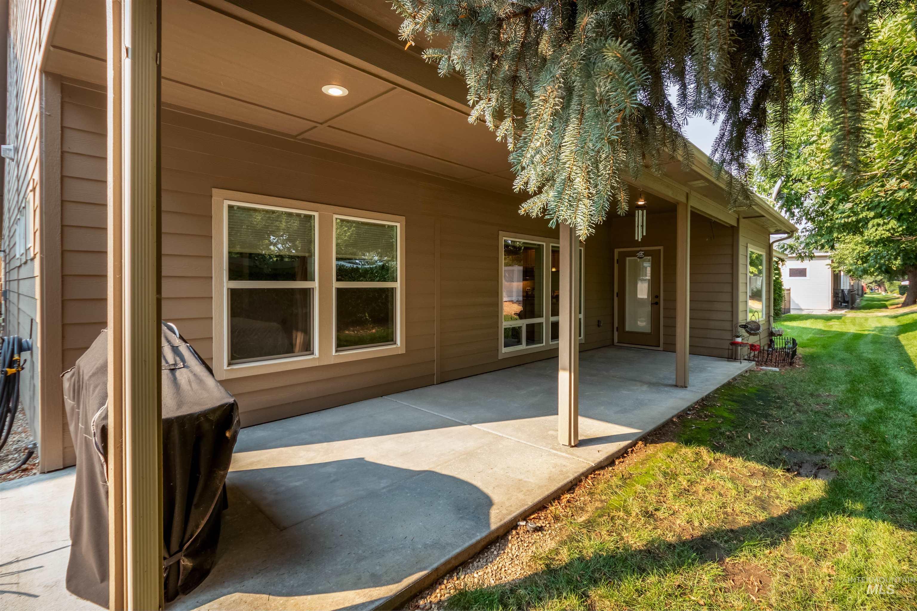 16442 N Putting Ct., Nampa, Idaho 83687, 3 Bedrooms, 2 Bathrooms, Residential For Sale, Price $408,000,MLS 98960999