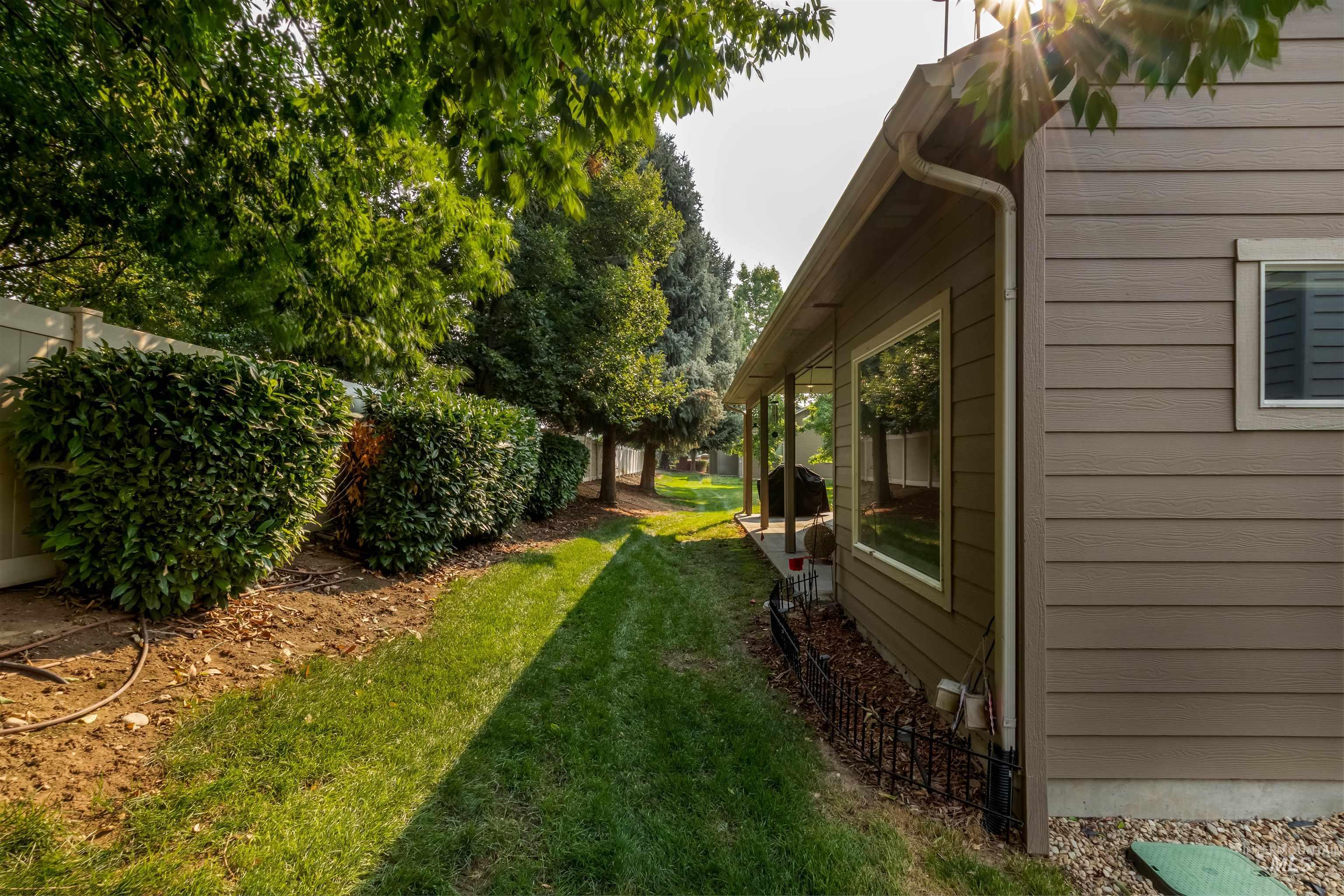 16442 N Putting Ct., Nampa, Idaho 83687, 3 Bedrooms, 2 Bathrooms, Residential For Sale, Price $408,000,MLS 98960999