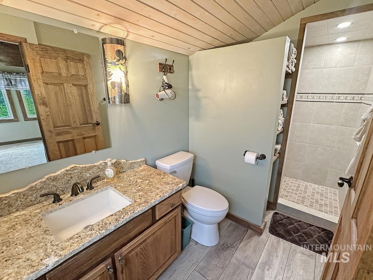 109 Par Drive, Cascade, Idaho 83611, 3 Bedrooms, 2 Bathrooms, Residential For Sale, Price $714,000,MLS 98961004